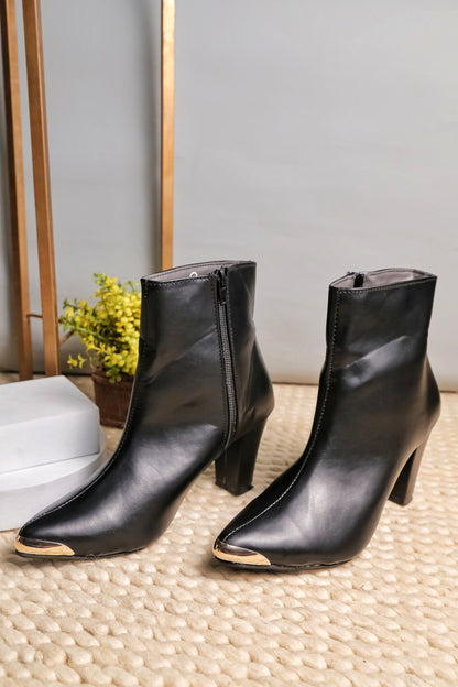 Women Black Pointed Toe Block Heeled Zip Up Boots