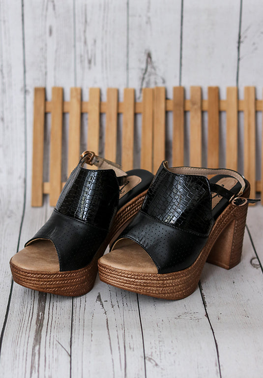 Alexia Platform Sandals in Black | böhme